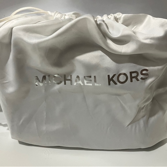 NWOT Michael Kors Hamilton traveler crossbody in black - Picture 6 of 8